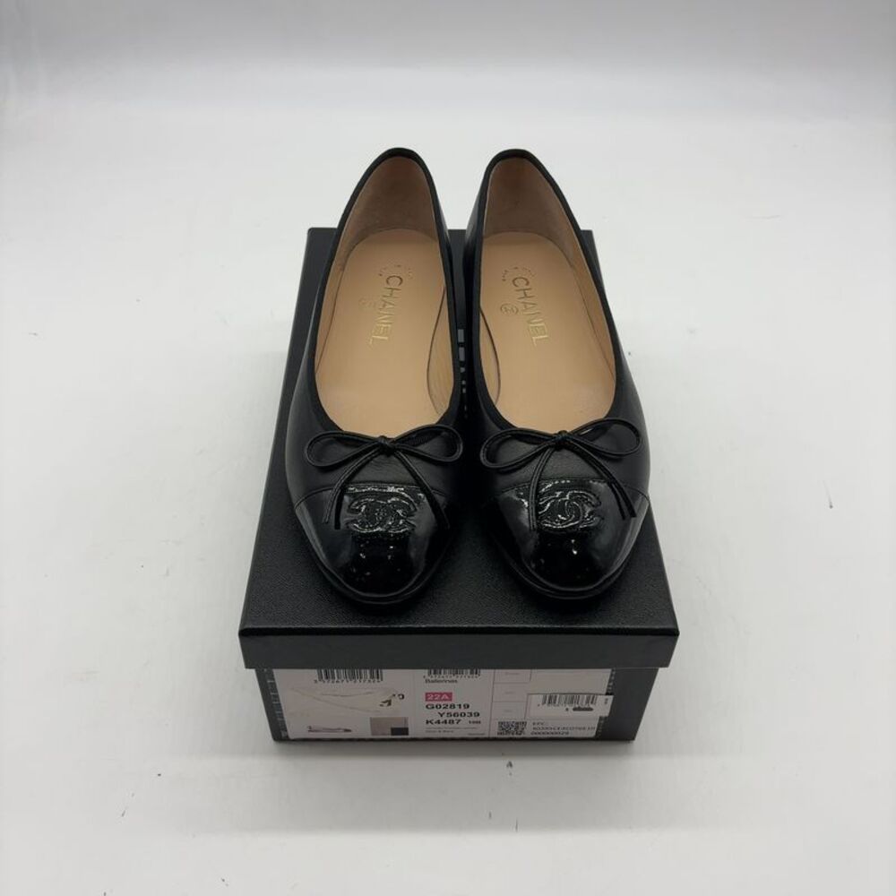 CHANEL CLASSIC LAMBSKIN & PATENT CALFSKIN BALLET FLATS